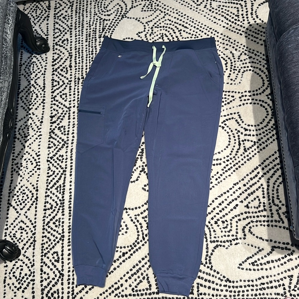 FIGS scrub pants sz L